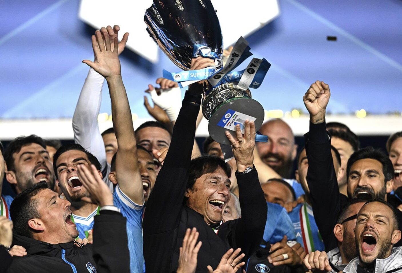 Conte Takes a New Trophy with Napoli! A Ton of Chances and Just Illegally Bad Finishing