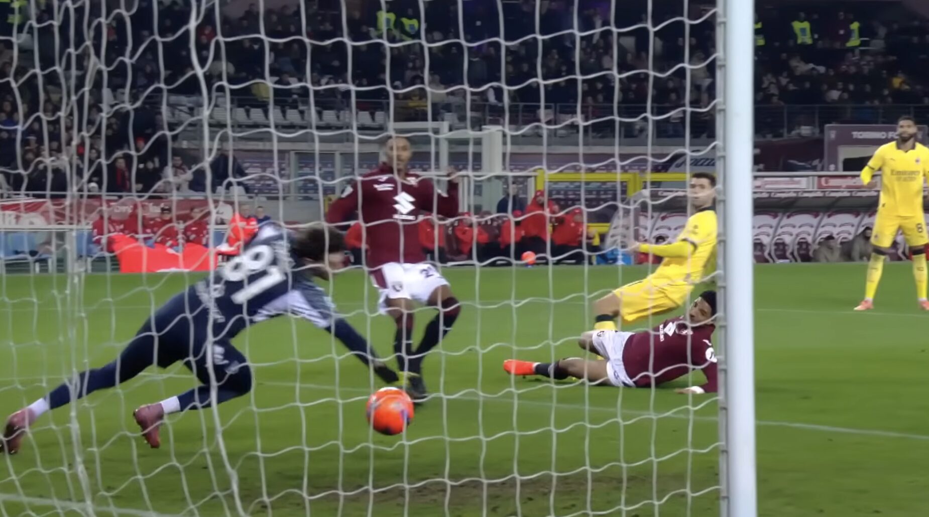 Milan pull off a dramatic comeback against Torino and go top of Serie A